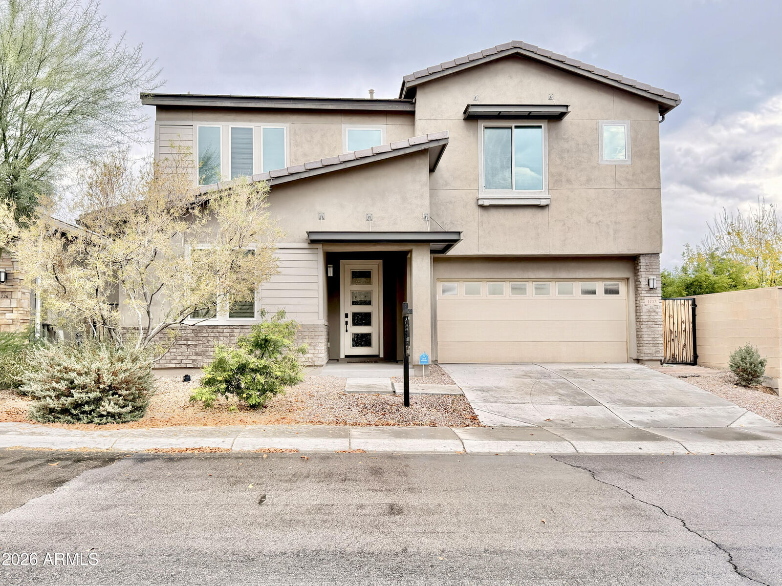 Property Photo:  1732 W Myrna Lane  AZ 85284 