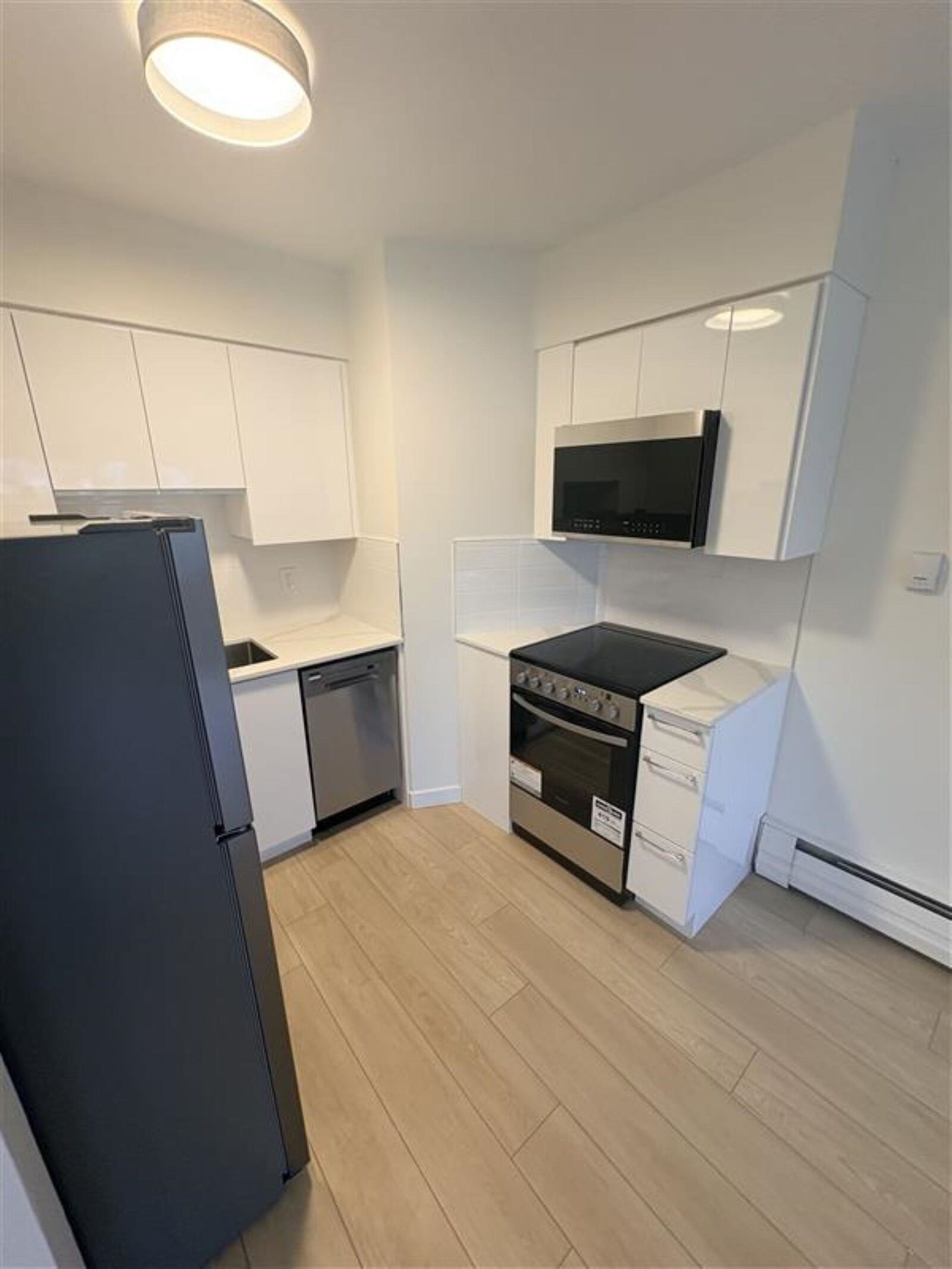 Property Photo:  1326 W 13th Avenue 303  BC V6H 1N7 