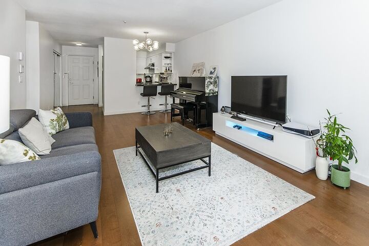 5788 Vine Street 210 — photo 1
