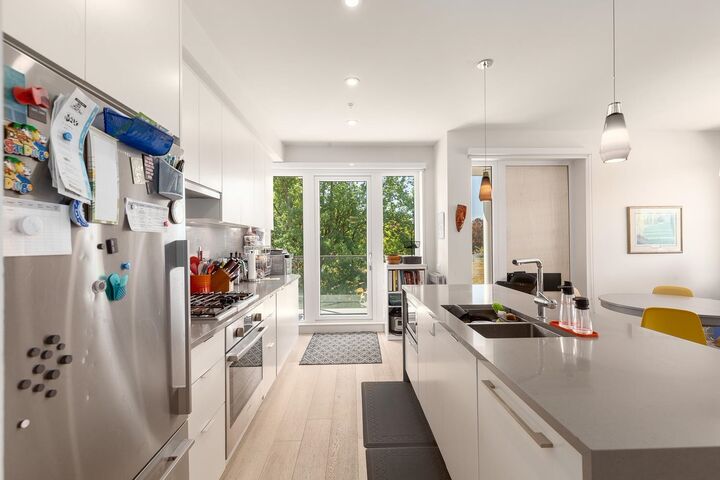 Property Photo:  108 E 35th Avenue 301  BC V5W 1A6 