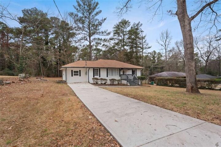 Property Photo: 1621 N Columbia Place N GA 30032