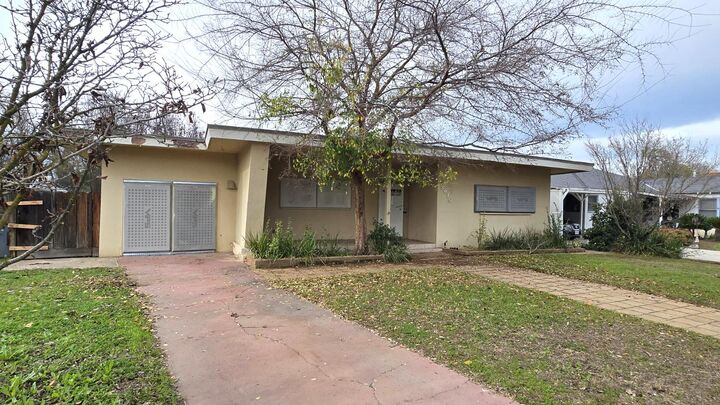 Property Photo:  3015 N Adoline Avenue  CA 93705 