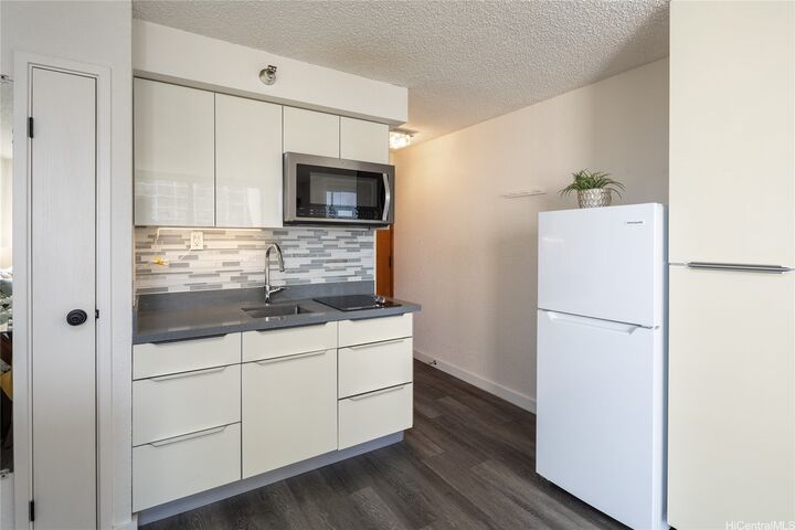 Property Photo:  300 Wai Nani Way I2108  HI 96815 