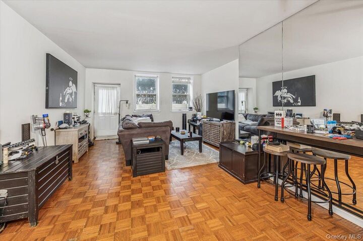 Property Photo:  1250 North Avenue 115  NY 10804 