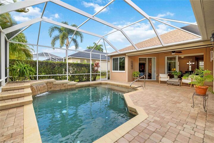 Property Photo: 7918 Edmonston Circle FL 34201