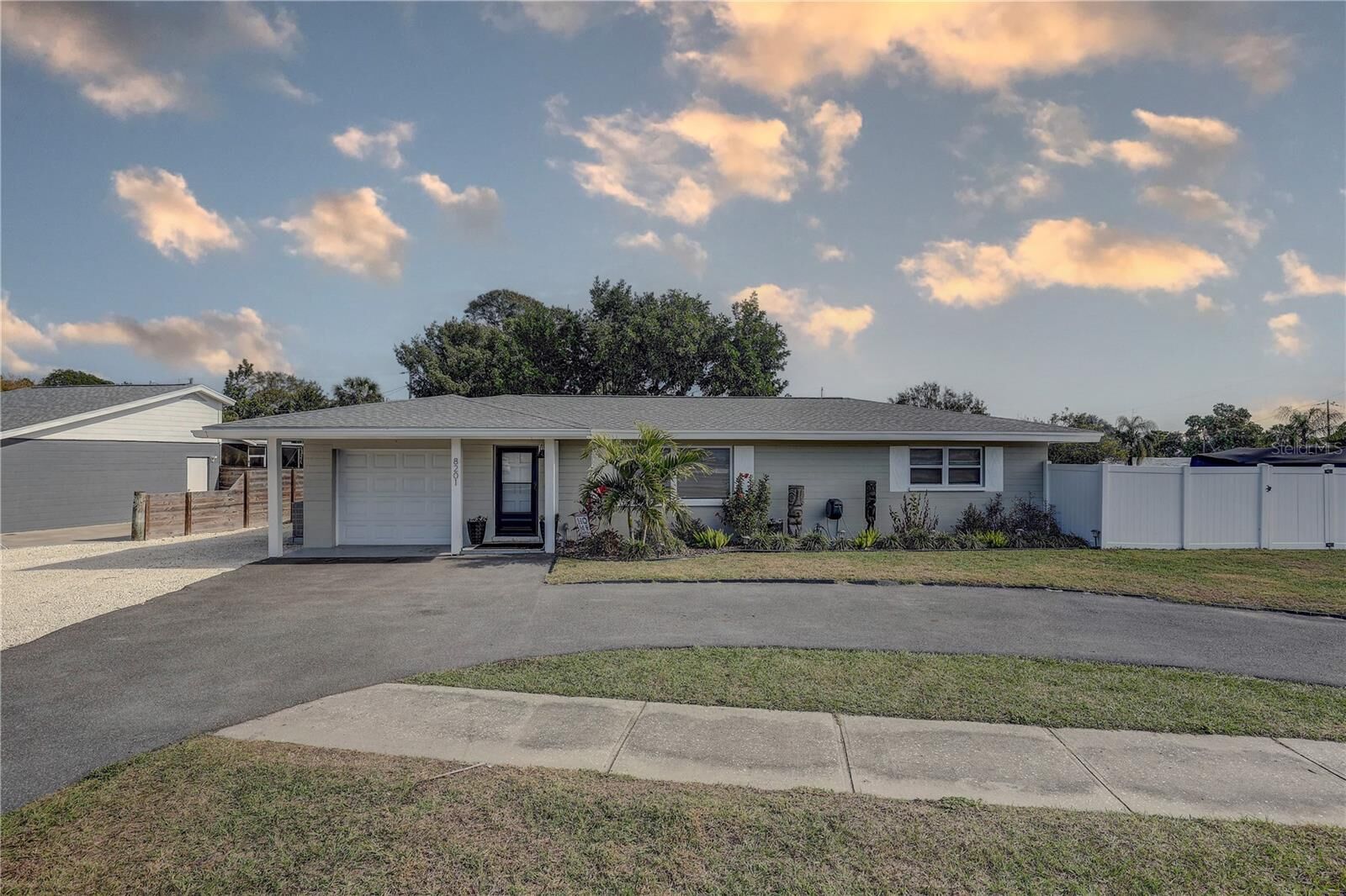 Property Photo:  8201 Ridge Road  FL 33772 