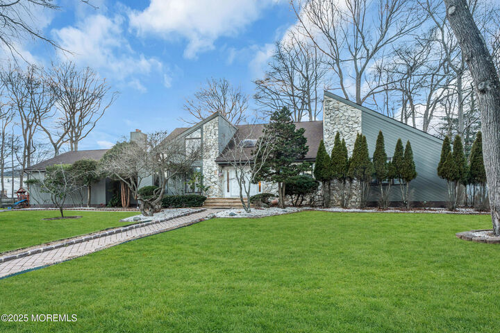 Property Photo:  8 Ross Court  NJ 07755 