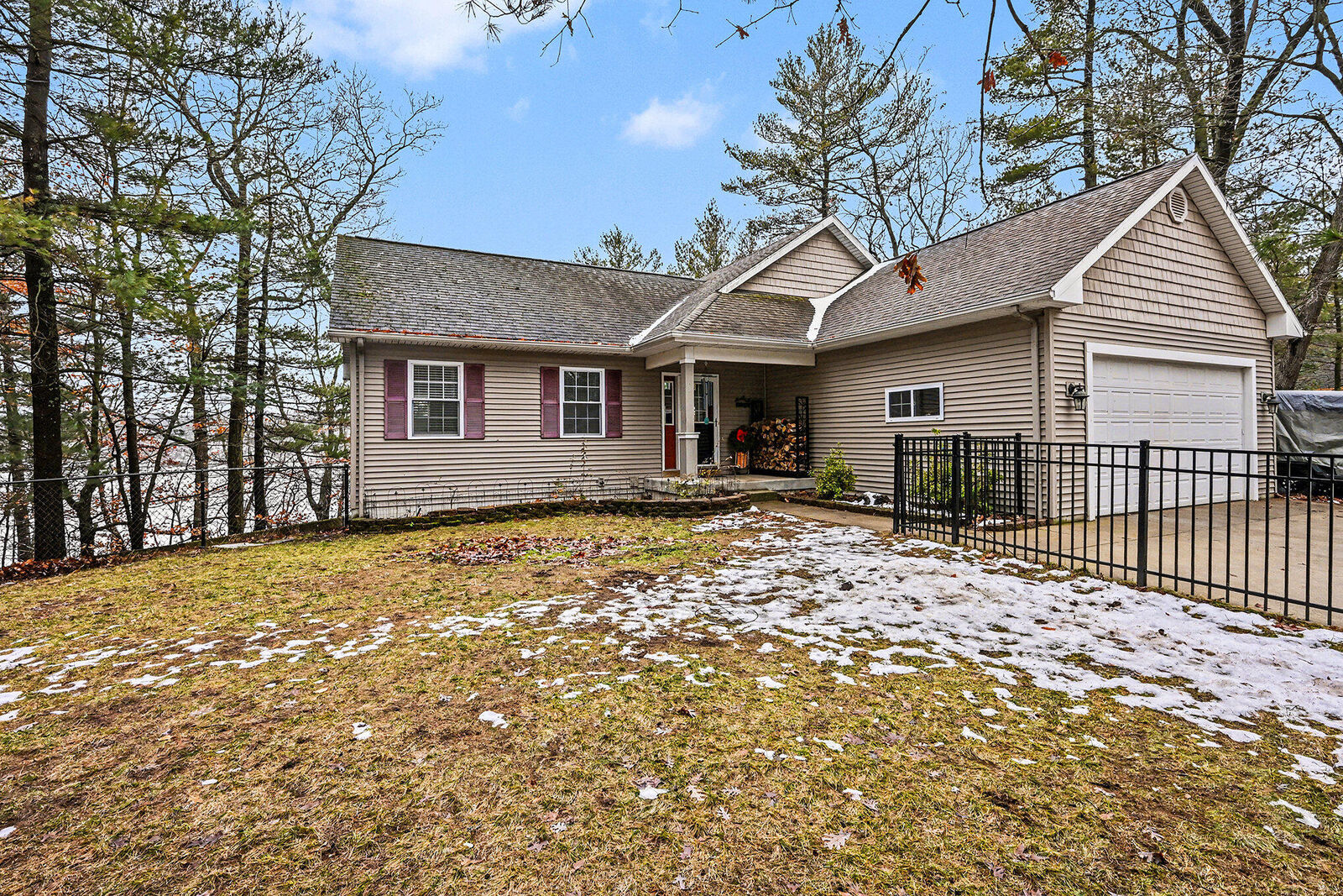 Property Photo:  1828 W Arrowhead Trail  MI 49010 