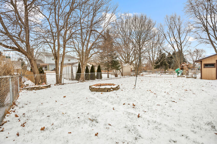 Property Photo: 720 Ash Street IL 60102