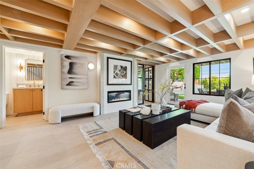 Property Photo:  13817 Valley Vista Blvd  CA 91423 