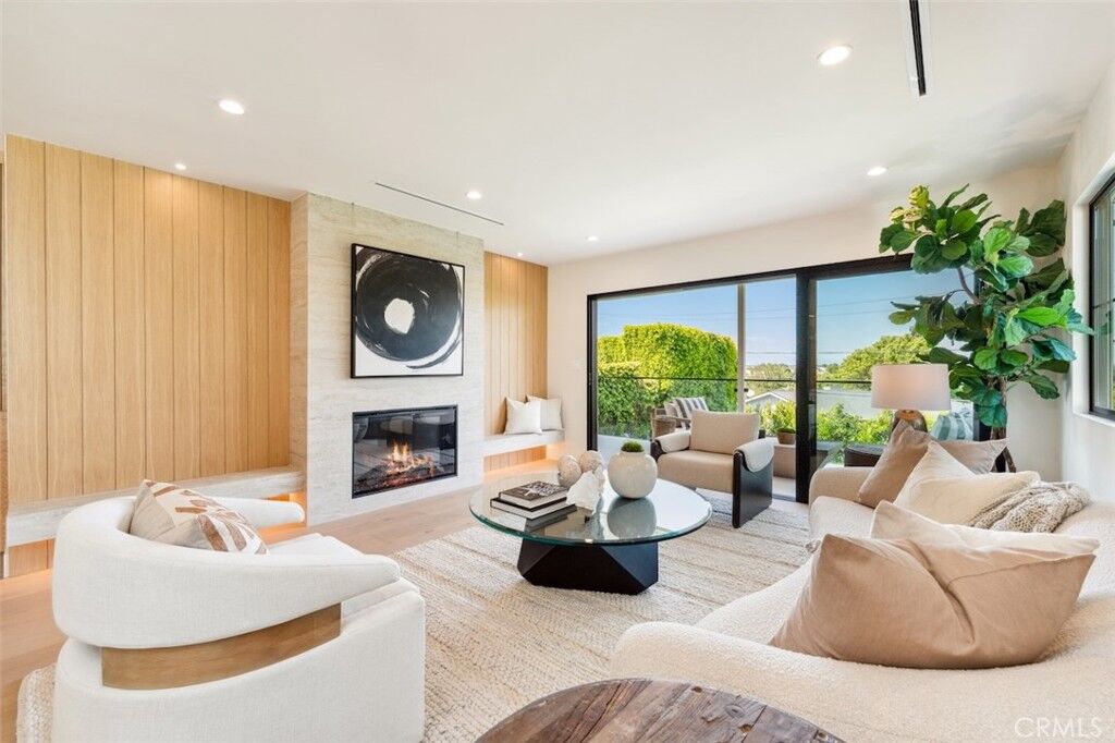 Property Photo:  13817 Valley Vista Blvd  CA 91423 