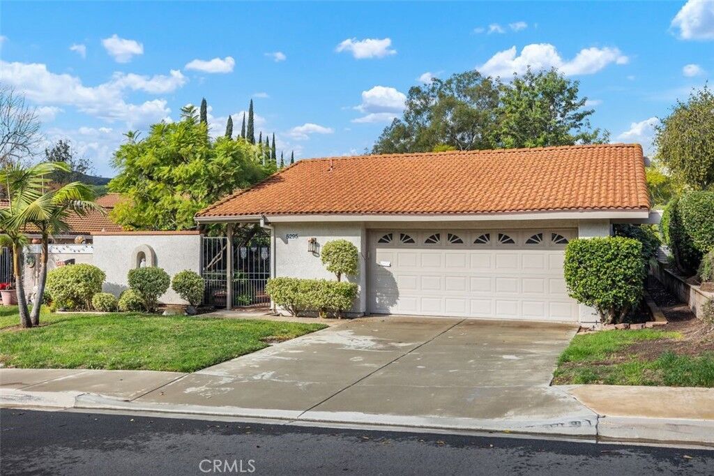Property Photo:  5295 Avenida Del Sol  CA 92637 