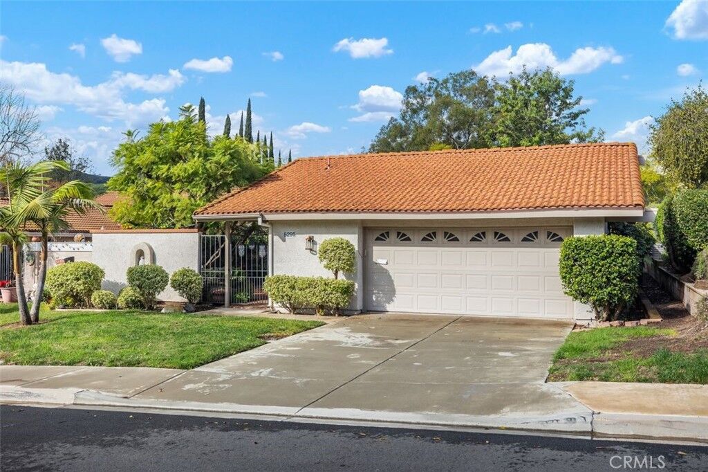 Property Photo:  5295 Avenida Del Sol  CA 92637 