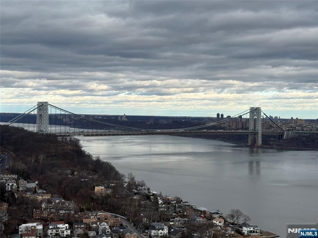 Property Photo:  5 Horizon Road 2504  NJ 07024 