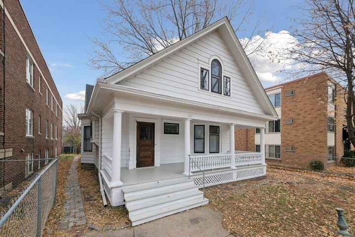 Property Photo:  2711 Dupont Avenue S  MN 55408 