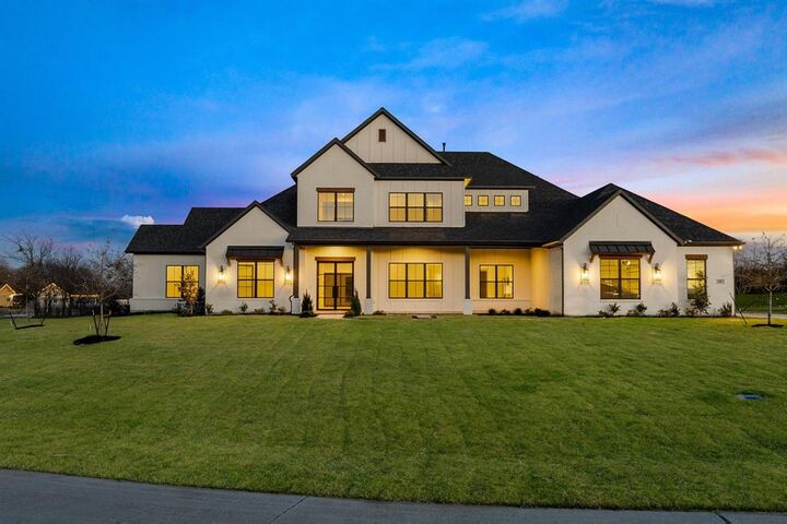 Property Photo:  940 Healey Drive  TX 75069 