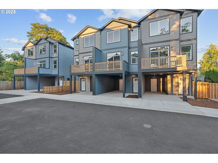 Property Photo:  11191 SE Stark St  OR 97216 