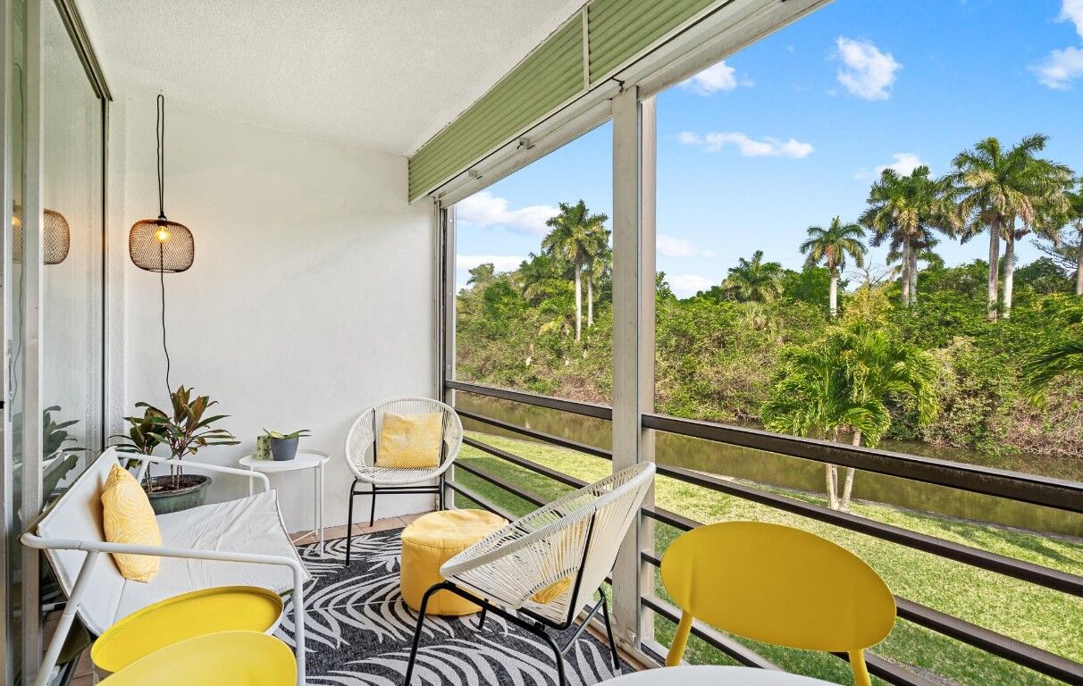 Property Photo:  102 Royal Park Drive 2F  FL 33309 