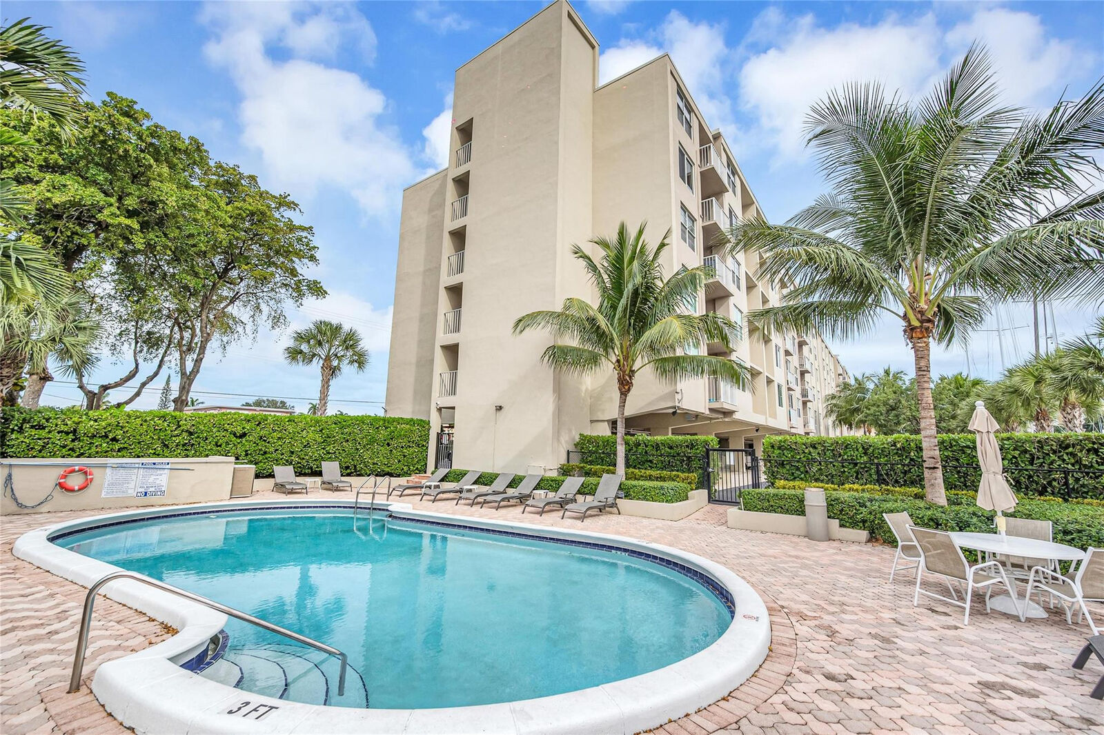 Property Photo: 1600 SE 15th Street 409 FL 33316