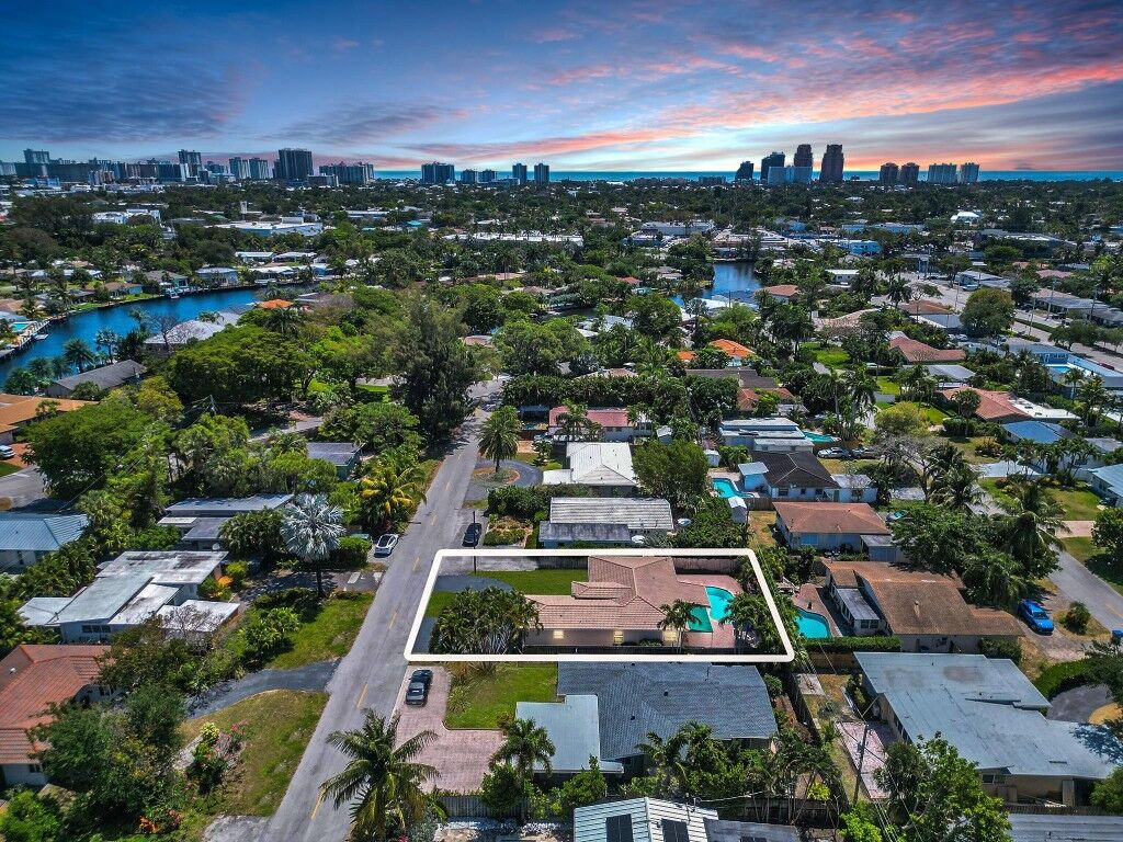 Property Photo: 1924 NE 27th Street FL 33306