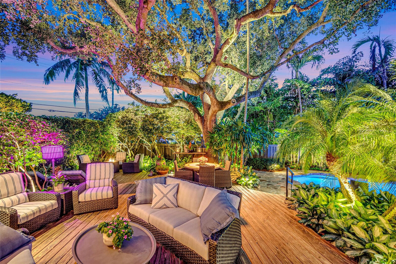 Property Photo: 701 N Victoria Park Road FL 33304