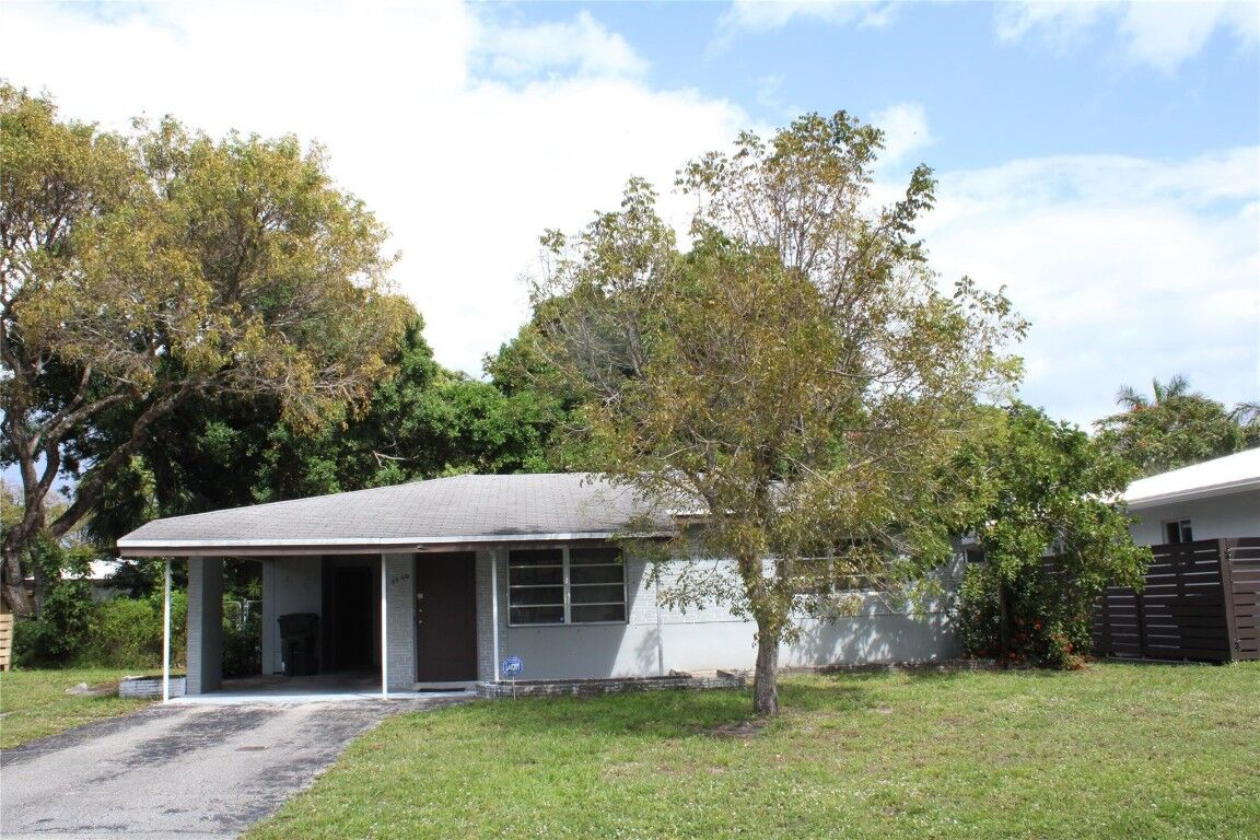 Property Photo: 3560 NE 13th Avenue FL 33334
