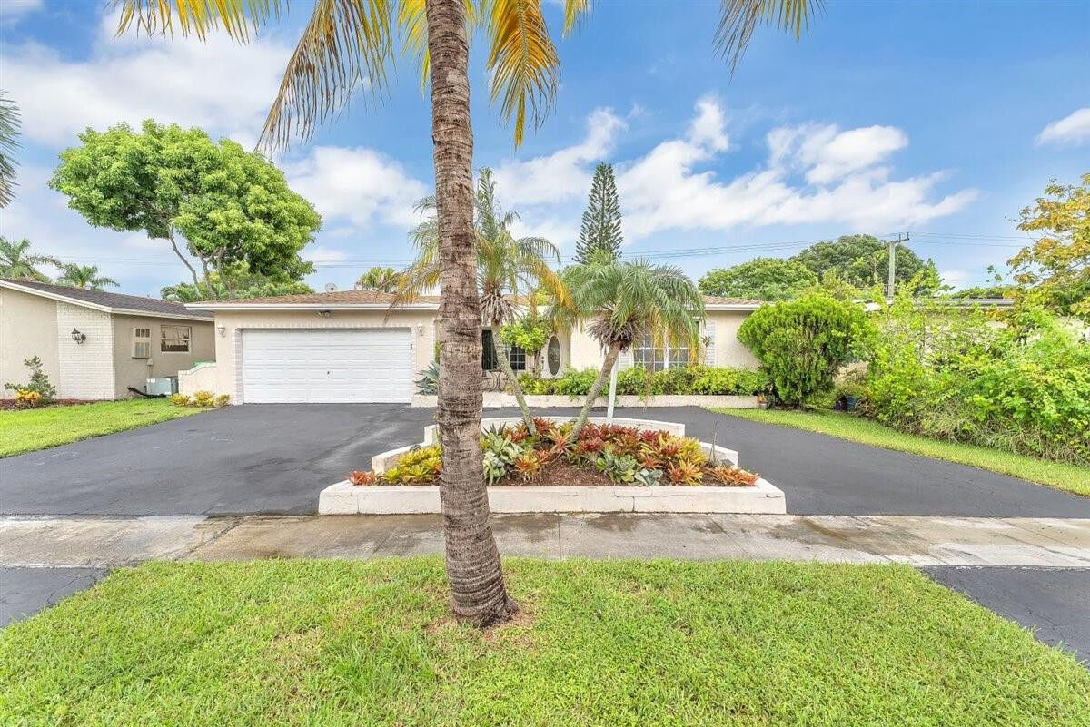 Property Photo: 11721 NW 34th Place FL 33323