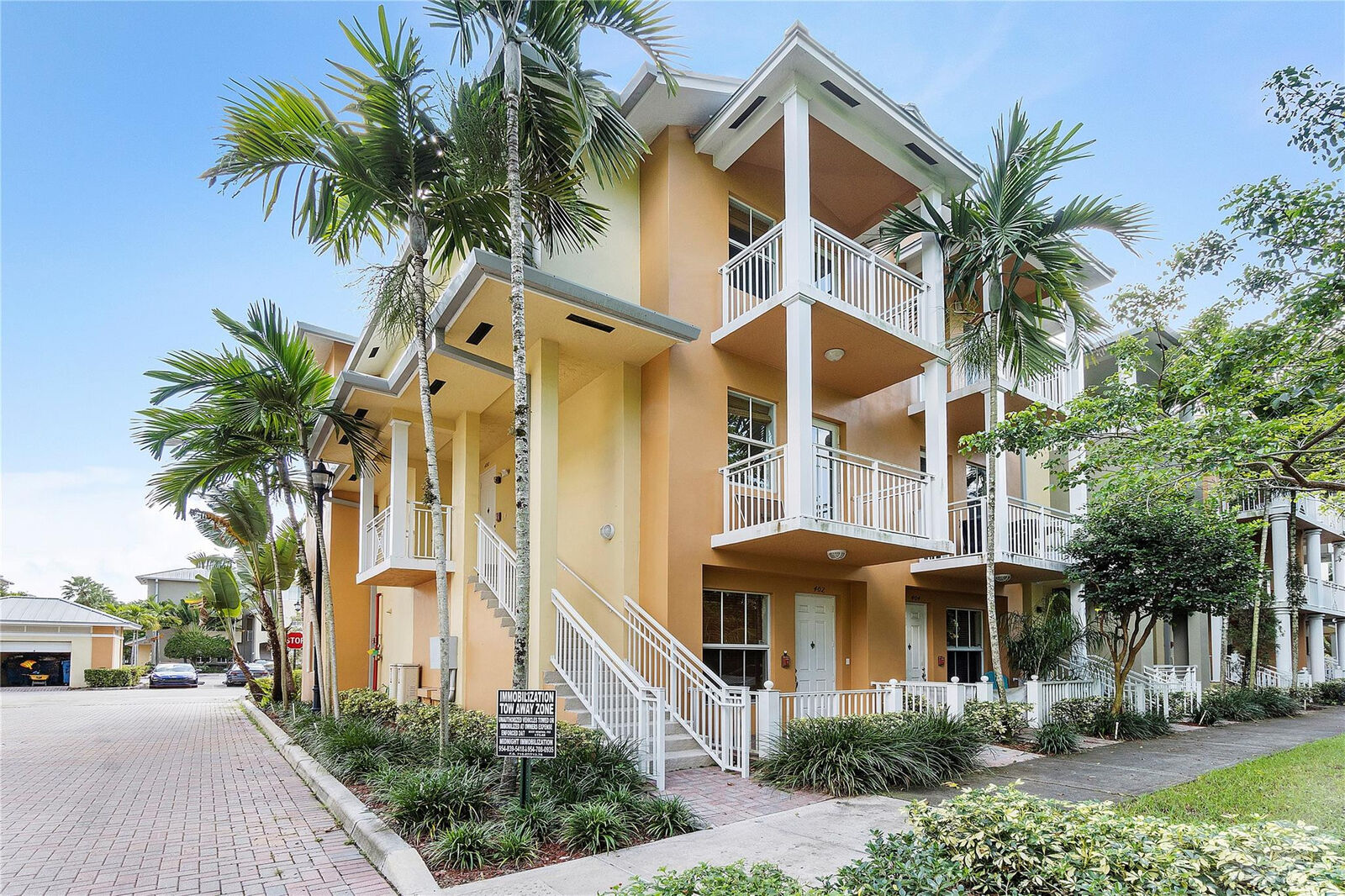 Property Photo:  400 SW 14th Avenue 400  FL 33312 