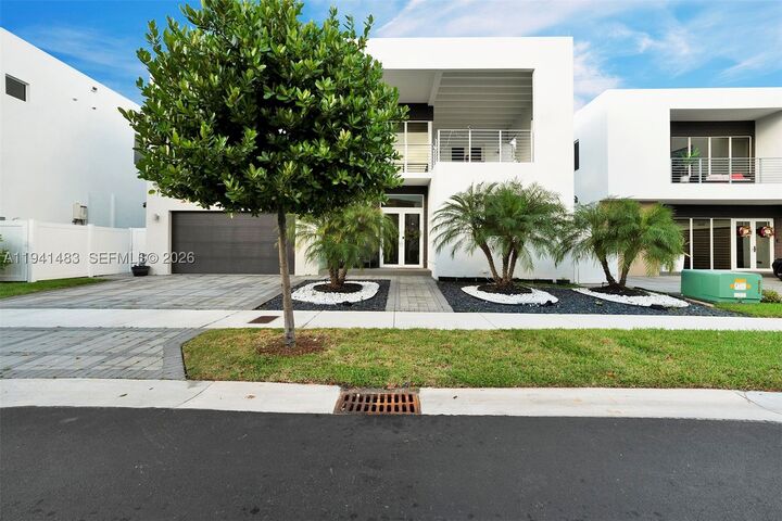 Property Photo:  10055 NW 77th St  FL 33178 