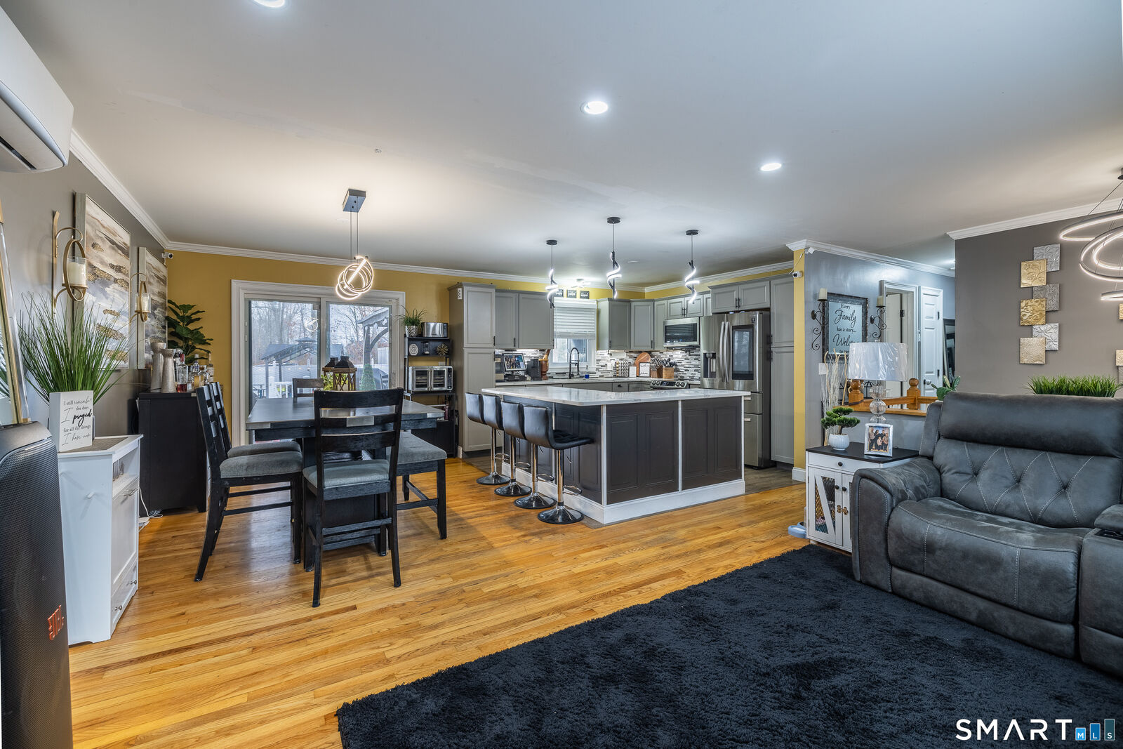 Property Photo:  6 Chaucer Drive  CT 06484 