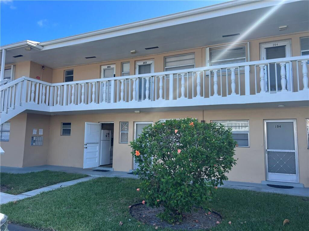 Property Photo:  2213 NE 1st Court 103  FL 33435 