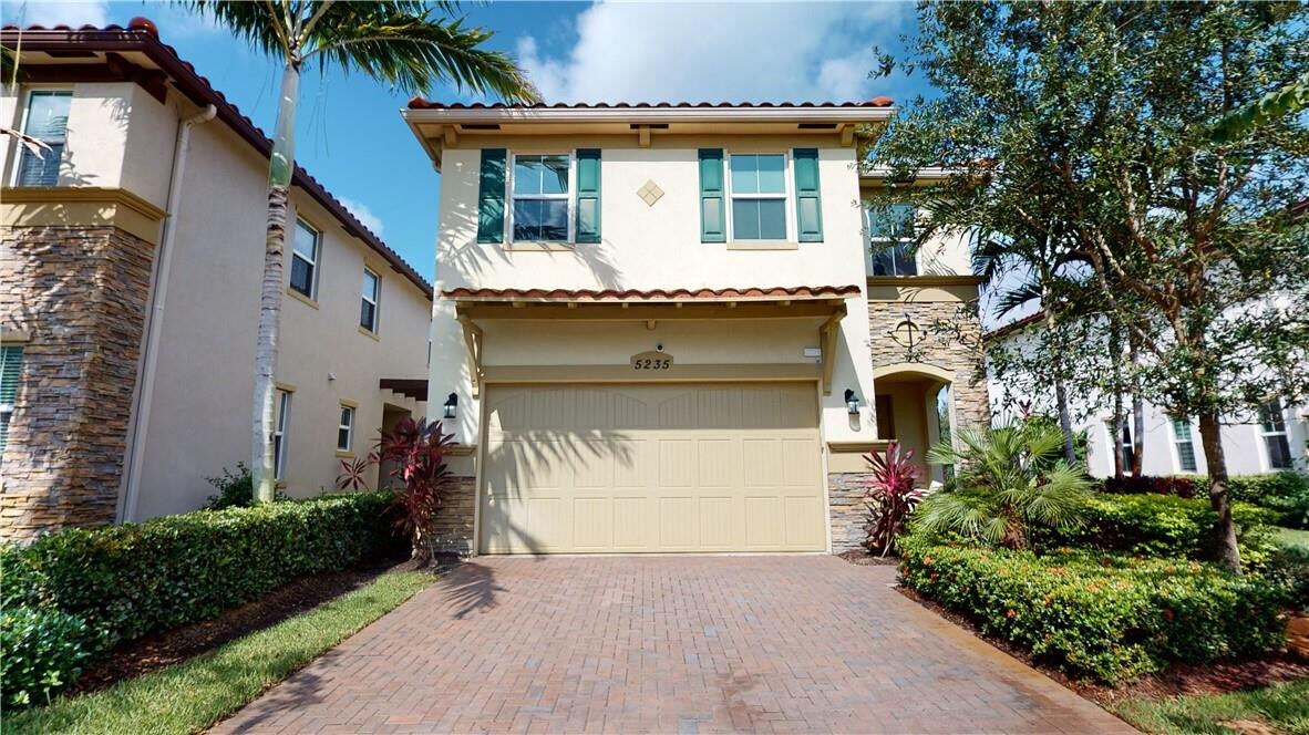 Property Photo:  5235 Falcon Trail  FL 33314 