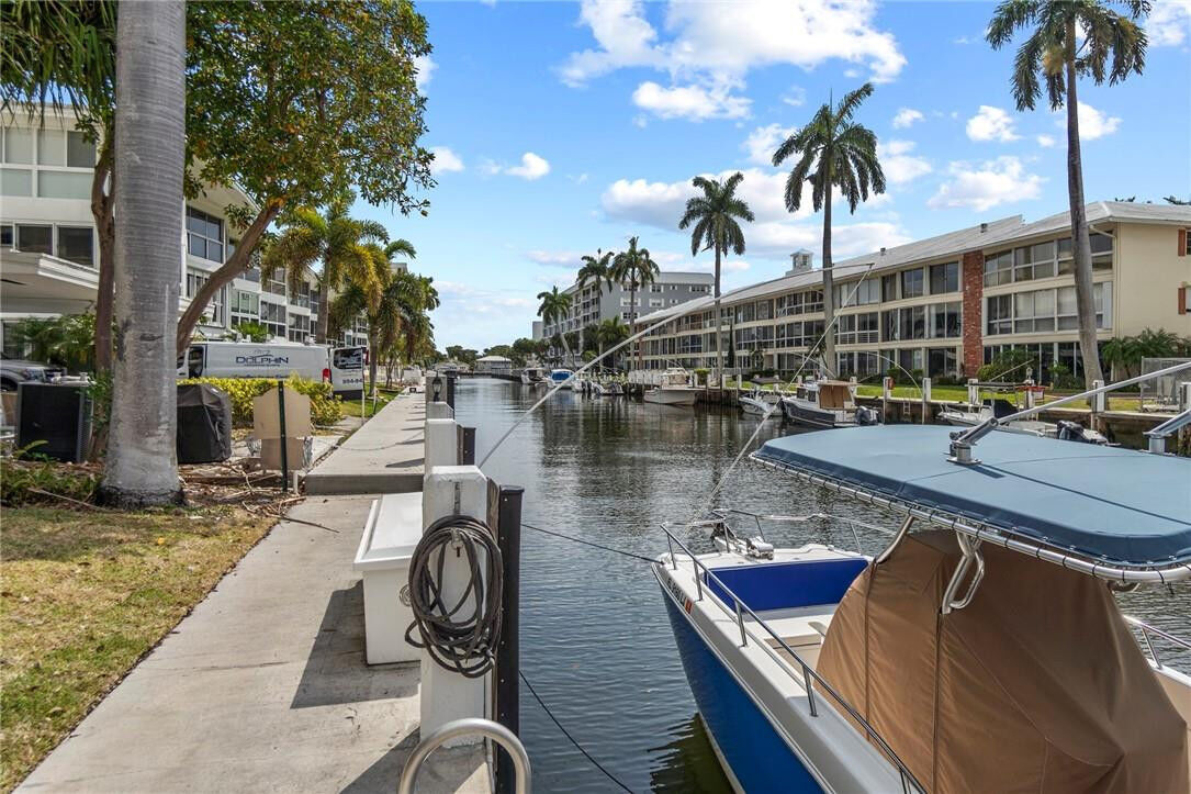 Property Photo:  3000 NE 48th Street 101  FL 33308 