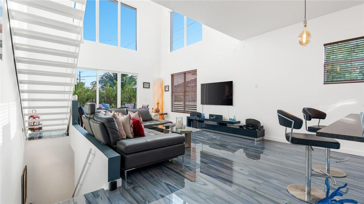 Property Photo: 2740 NE 8th Avenue FL 33334