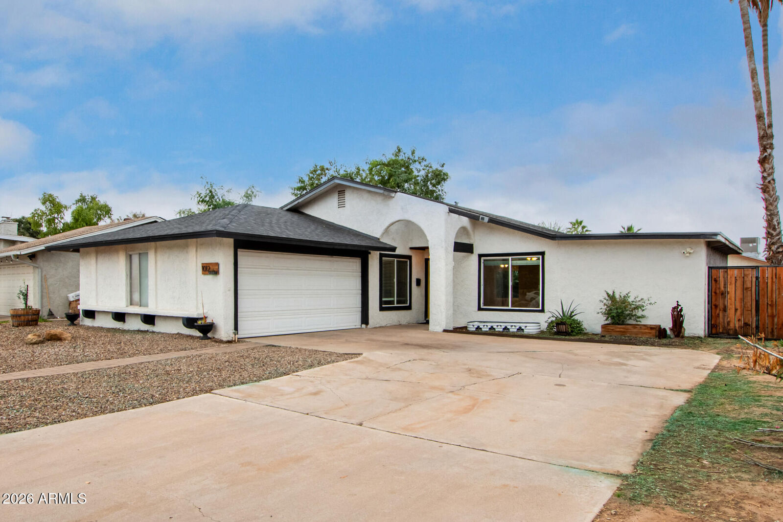 Property Photo:  1012 S Santa Barbara Drive  AZ 85202 