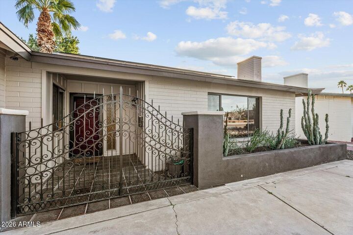 Property Photo: 8543 E Jackrabbit Road AZ 85250