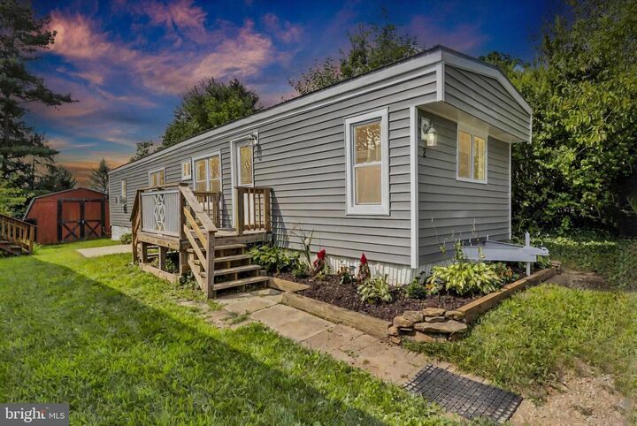 Property Photo:  2 Windsor Acrs  PA 17366 