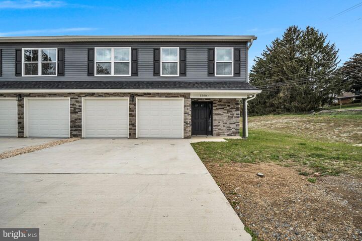 Property Photo:  1500 Embassy Dr Unit B  PA 17109 