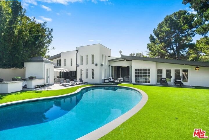 Property Photo:  1100 Pine Dr  CA 90210 