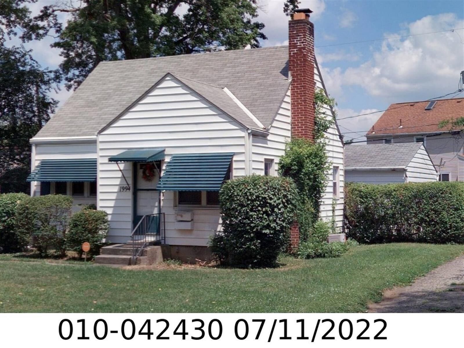 Property Photo:  1994 Stratford Way  OH 43219 