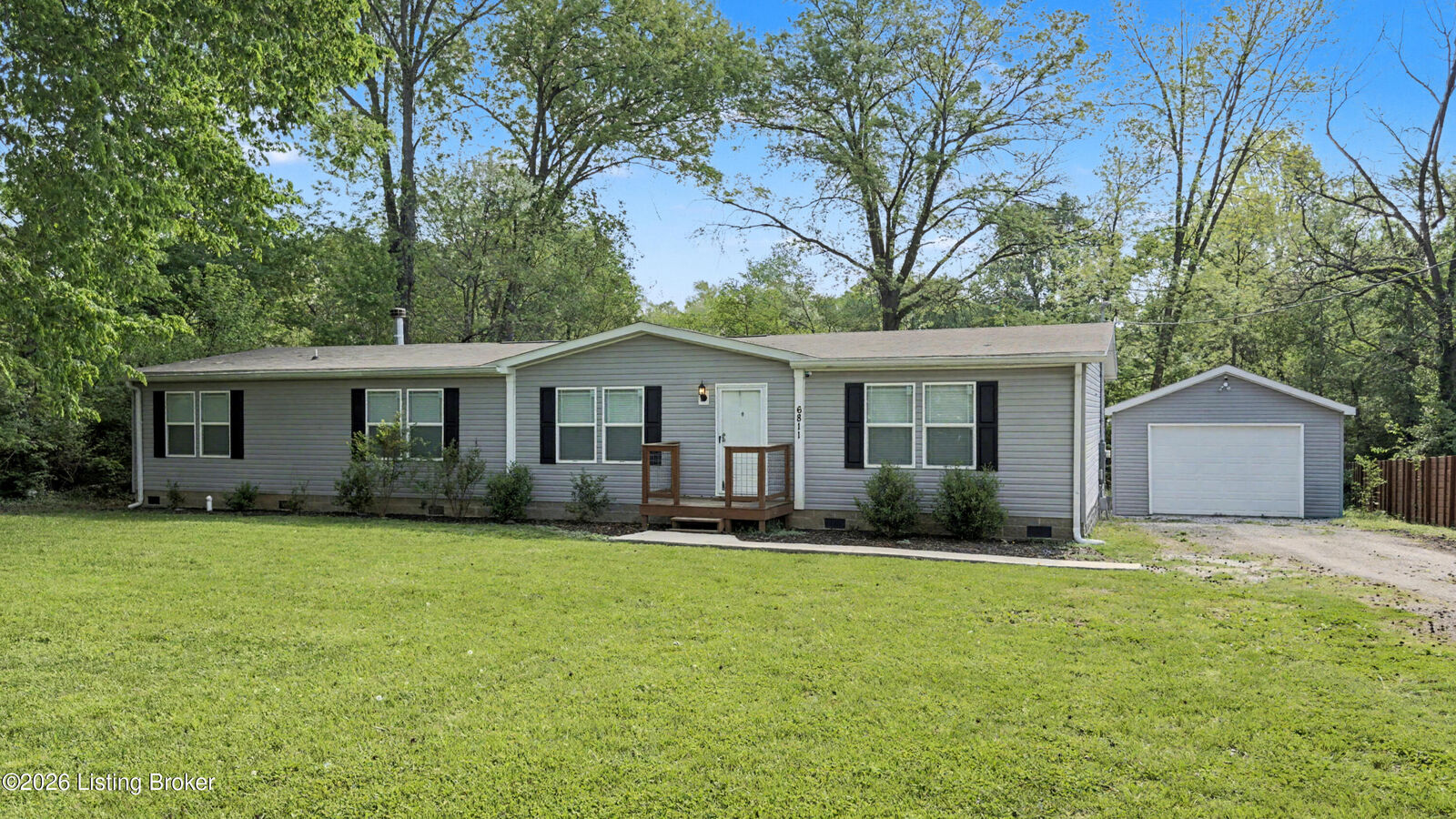 Property Photo: 6811 Memory Ln KY 40258