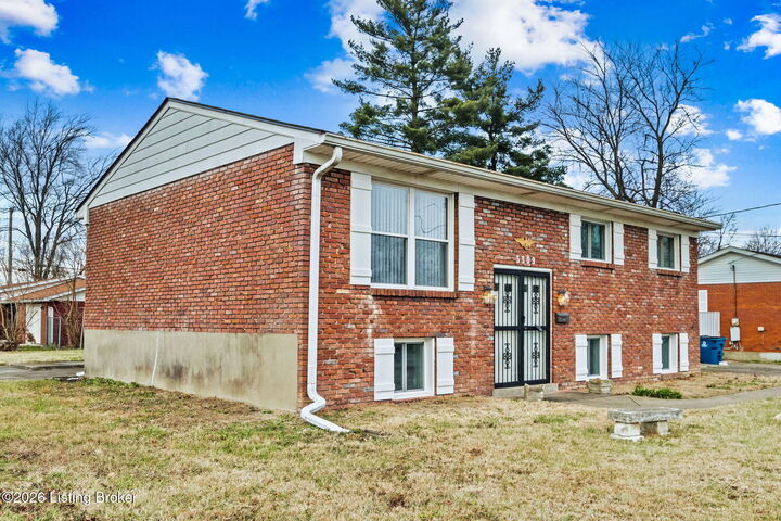 Property Photo: 3309 Twin Oak Ln KY 40219