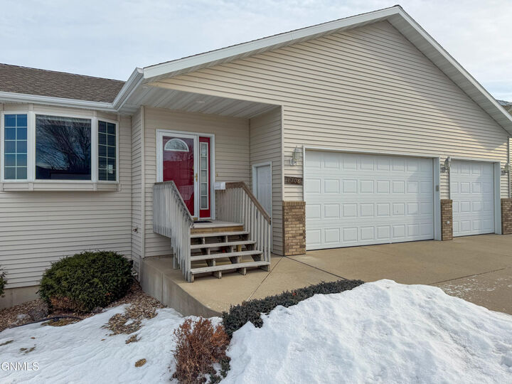 Property Photo:  1708 14th Avenue SE  ND 58554 