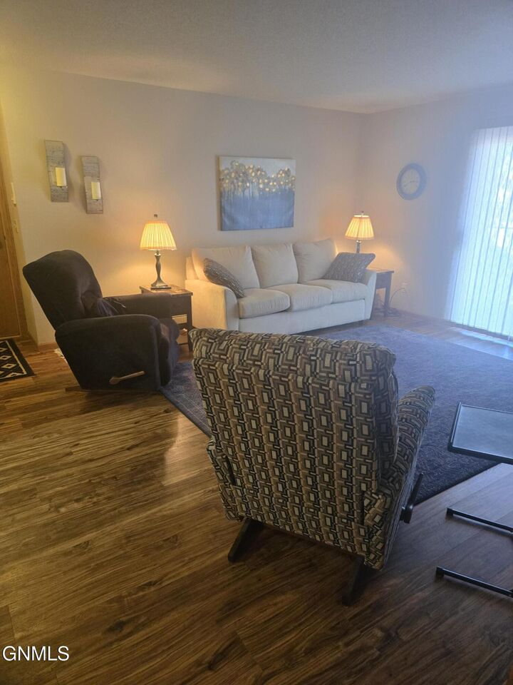 Property Photo:  2635 Gateway Avenue 7  ND 58503 