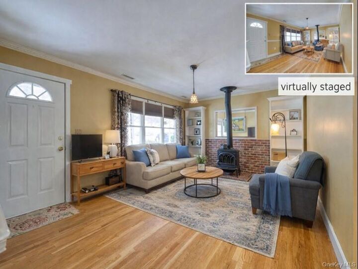 Property Photo:  4 Verplanck Avenue  NY 12533 