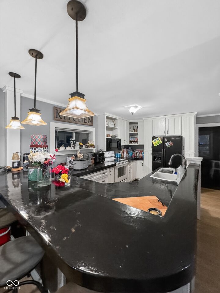 Property Photo:  786 E 400 N  IN 46140 