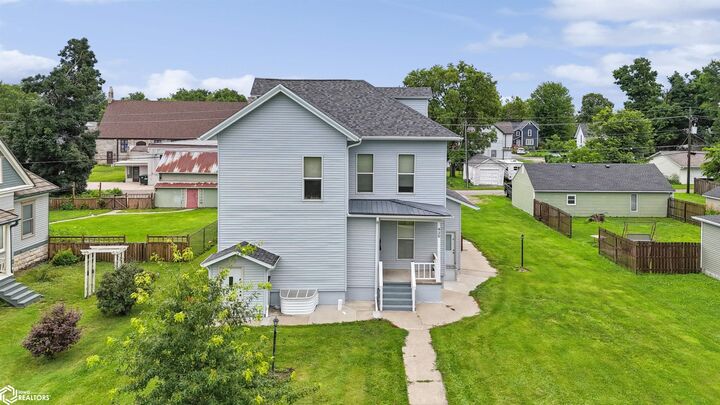 Property Photo:  920 High Street  IA 50112 