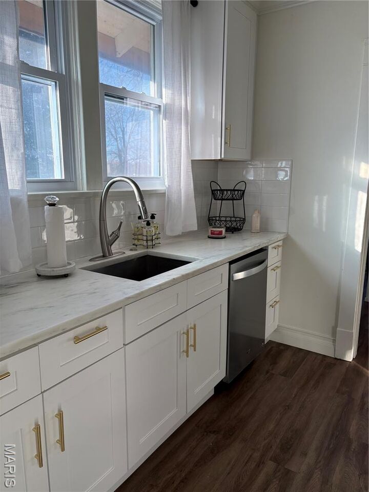 Property Photo: 9157 E Milton Avenue MO 63114