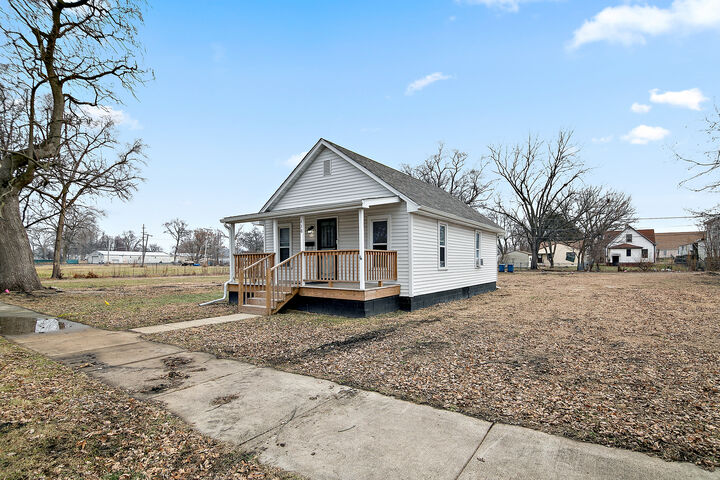 Property Photo:  838 N Rosewood Avenue  IL 60901 