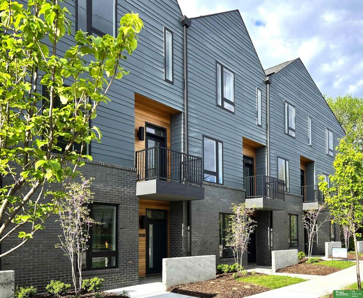 Property Photo:  5321 Elmwood Plaza  NE 68106 